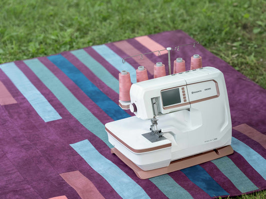 HUSQVARNA VIKING AMBER Air S | 600 Coverlock Machine - The Sew'N Place