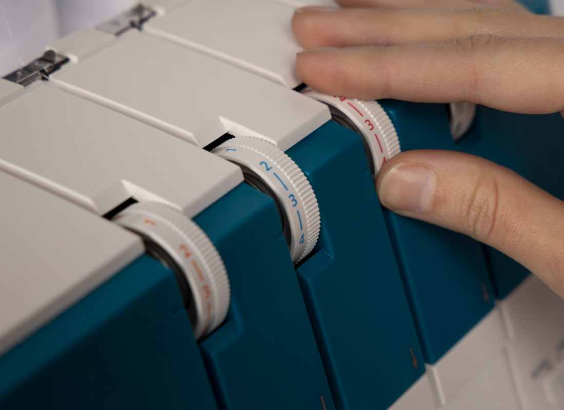 Pfaff Admire Air 5000 serger Overlock Machine