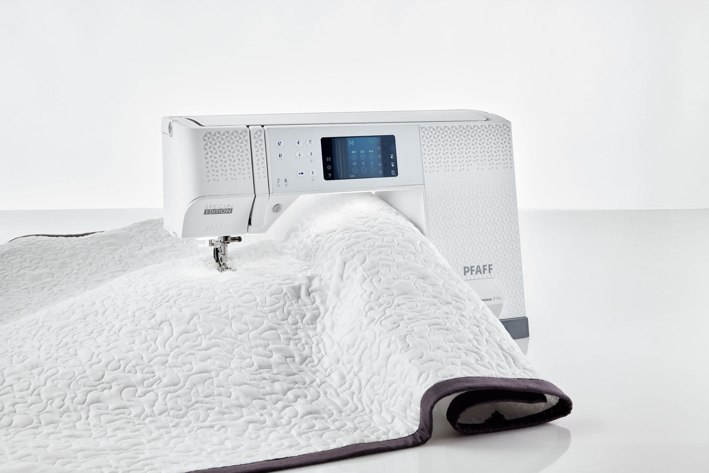 Pfaff Expression 710 special edition